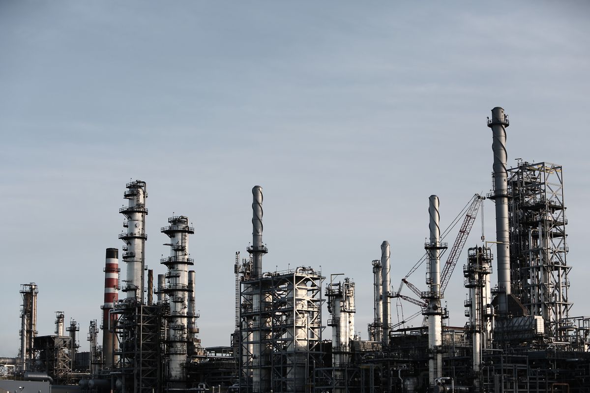 Odeurs d'hydrocarbures autour de Martigues : comment la pluie a réveillé la pollution des sols industriels