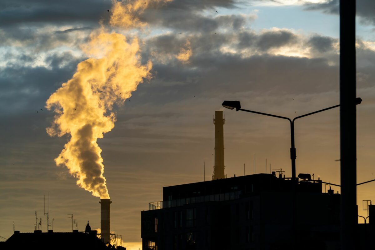 Été 2026 : seize jours d'ozone en Île-de-France, ce que cela dit des émissions industrielles